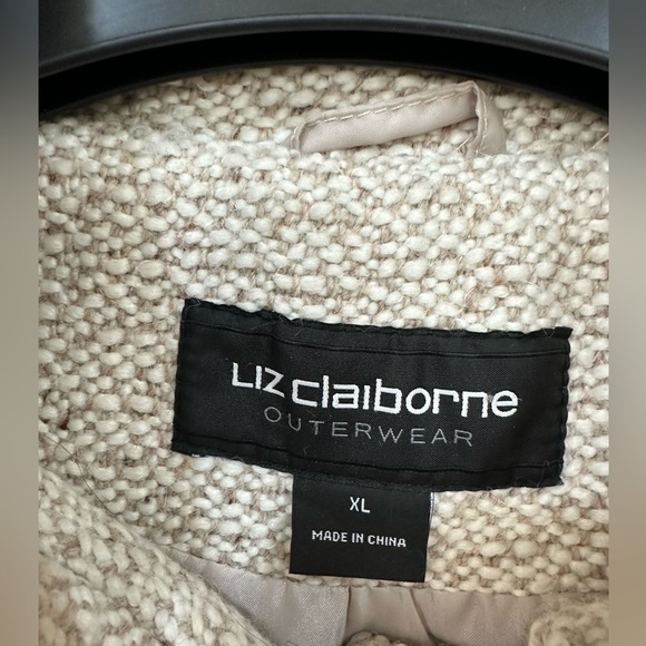 Liz Claiborne Coat. Size XL. Color Oatmeal. Like new - Picture 3 of 7